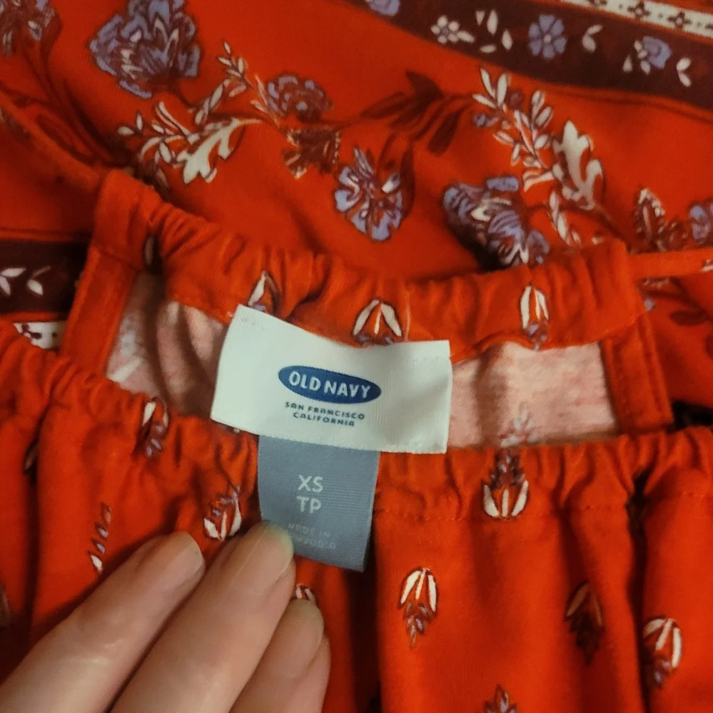 Red top - Picture 3 of 4